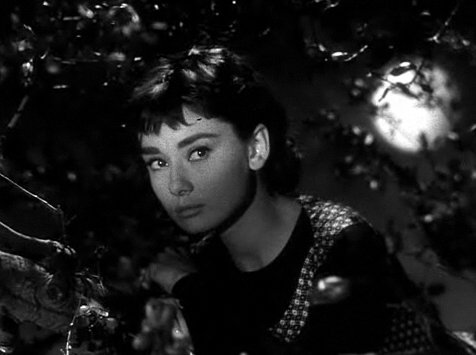 Audrey_Hepburn_en_la_película_Sabrina_(1954).jpg