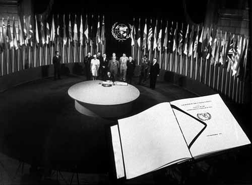 Firma_de_la_Carta_de_las_Naciones_Unidas_(San_Francisco,_1948).jpg